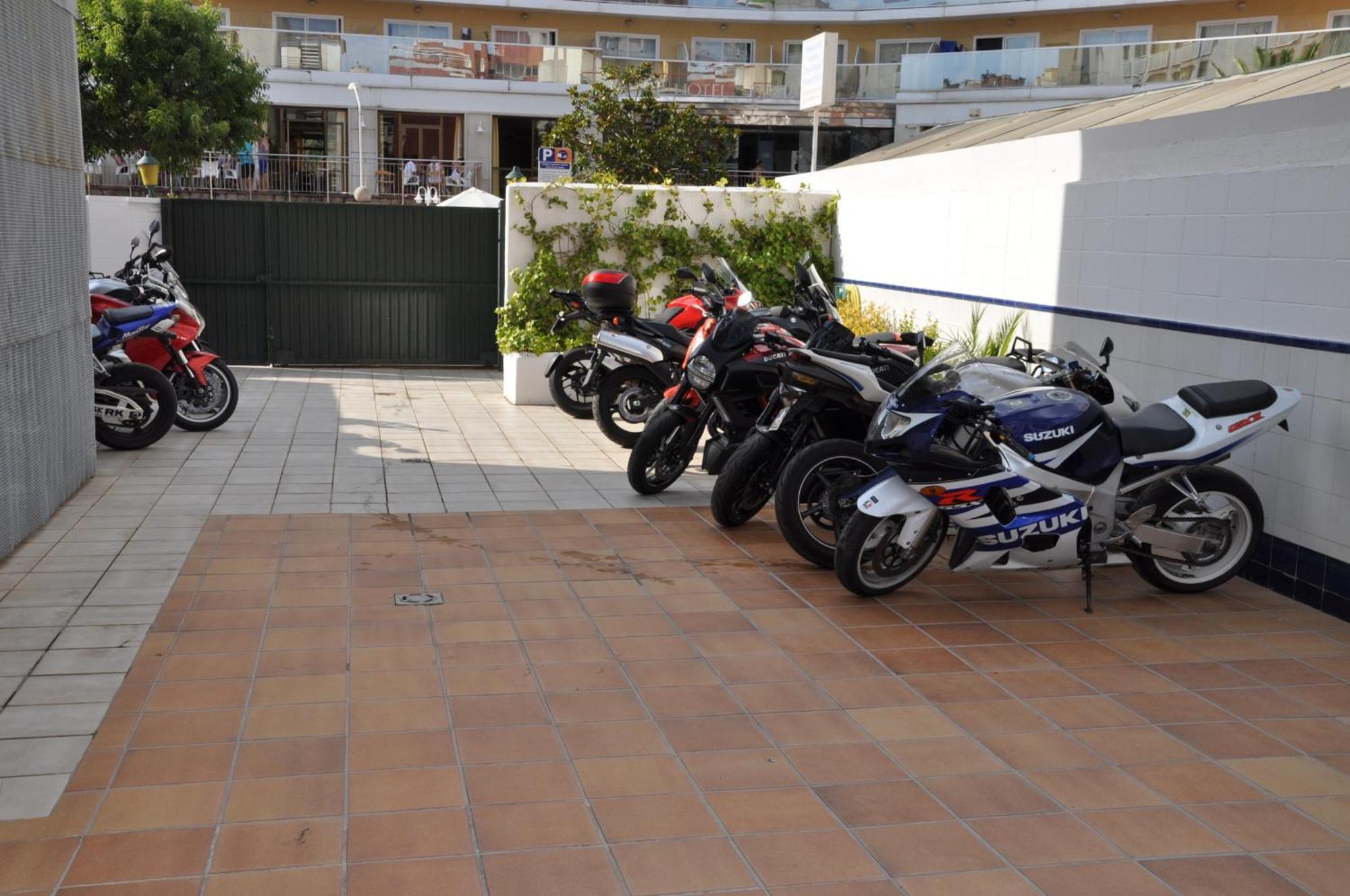 Aparthotel Safari Calella Luaran gambar